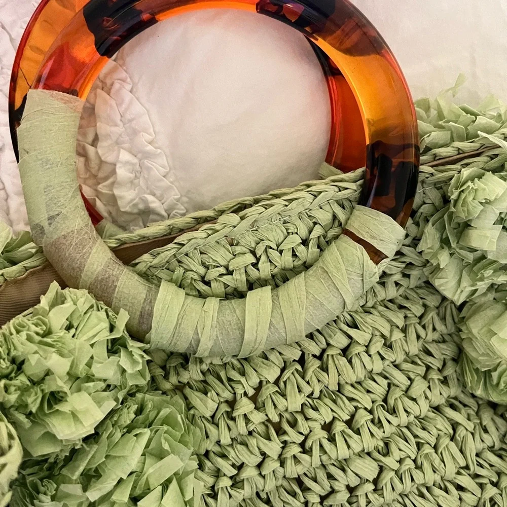 Green Rafia Handbag with Tortoise Shell Handle. Will accommodate shoulder strap! - Picture 4 of 7